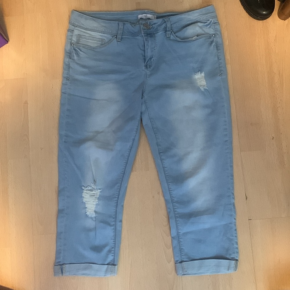YMI light denim capri style jeans size 13z great condition